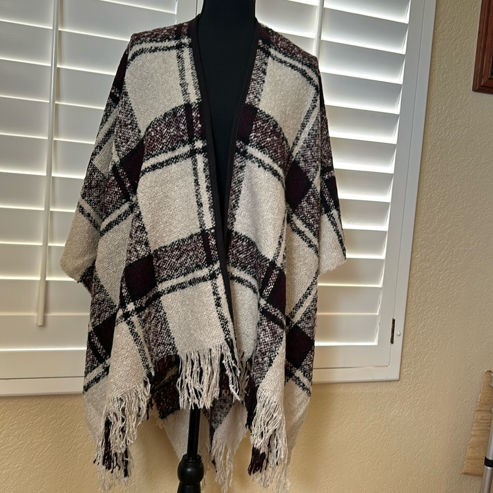 Women’s Wrap around shoulders shawl. One Size Fits All.
